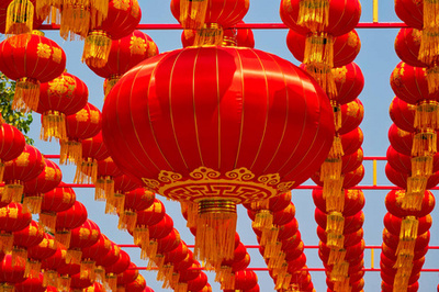 天空中的中国灯笼