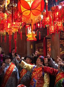 闽台东石灯俗 两东石共数一宫灯