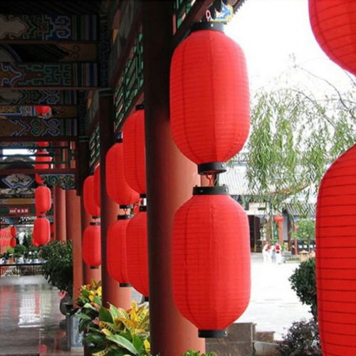 大红冬瓜灯笼 喜庆装饰与儿童舞蹈道具的多彩世界